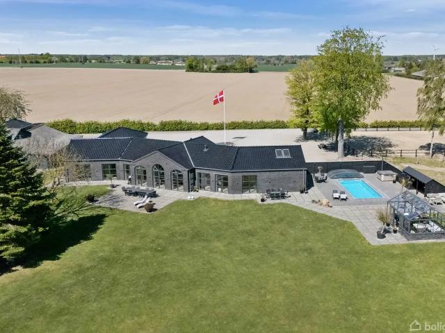 Til salg: Hullebækvej 44, Hullebæk, Nykøbing F Landejendom på 280 m² Boligsiden