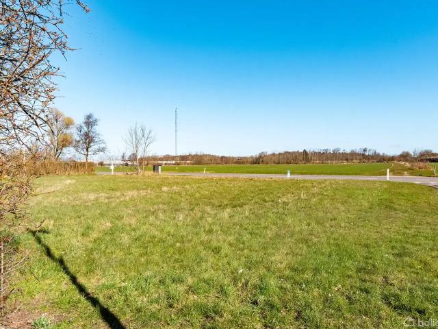 Til salg: Åkirkebyvej 166C, Rønne, Helårsgrund på 3205 m² Boligsiden