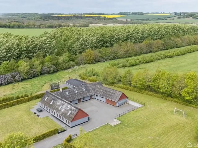 Til salg: Klokbakken 8, Todbjerg, Hjortshøj Landejendom på 175 m² Boligsiden