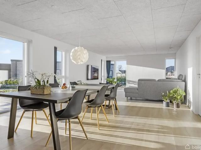 Til salg: Mannehøj 160, Vejen Villa på 239 m² Boligsiden