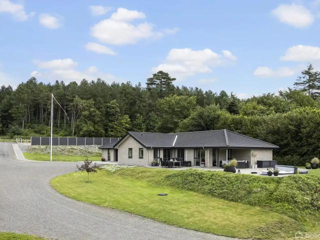 Til salg: Rørkrogen 8, Stige, Odense N Landejendom på 200 m² Boligsiden