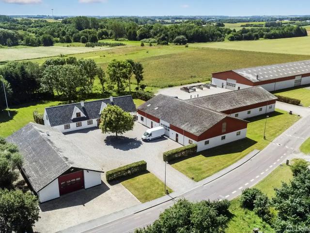 Til salg: Rævebakken 2, Ll Ladager, Lille Skensved Landejendom på 278 m² Boligsiden