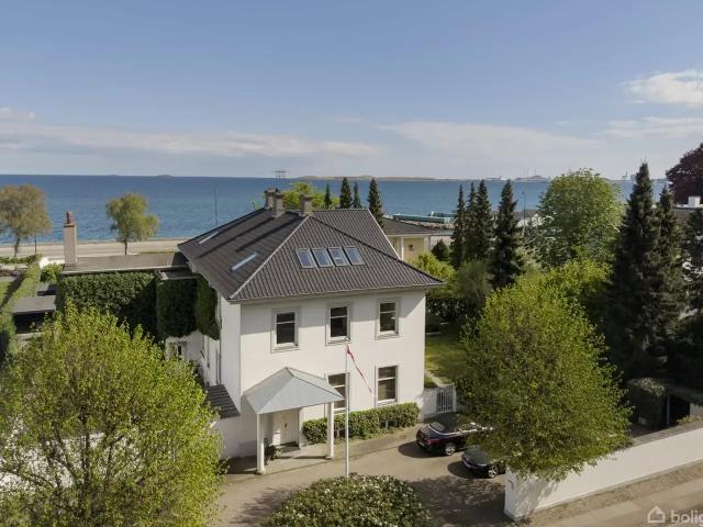 Til salg: Strandvejen 162A, st. Charlottenlund Villalejlighed på 276 m² Boligsiden
