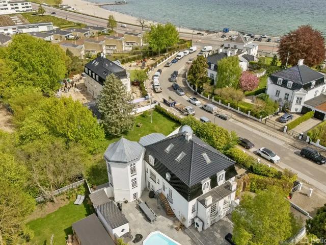 Til salg: Strandvejen 239, st. Charlottenlund Villalejlighed på 170 m² Boligsiden