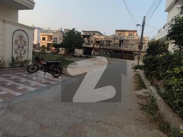 Tile Floor Studio Apartment For Rent In R2 Block Ready To Move Johar Town Phase 2