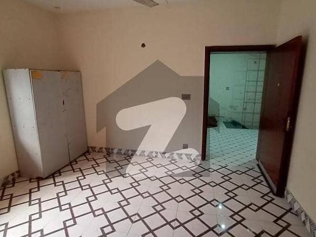 Tile Floor Upper Portion For Rent In I 10 With Boring