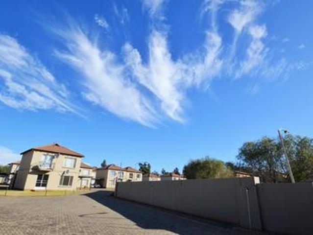 tiled 2 bedroom unit in vaalpark