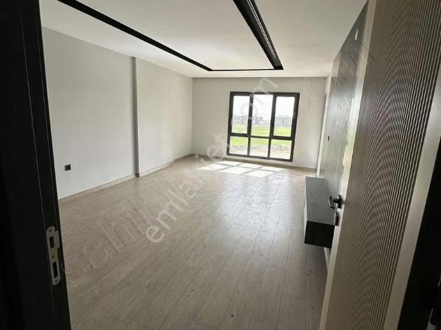 Tilmmerç'te Kiralık 4+1 Ara Kat Merkezi Sistem Daire
