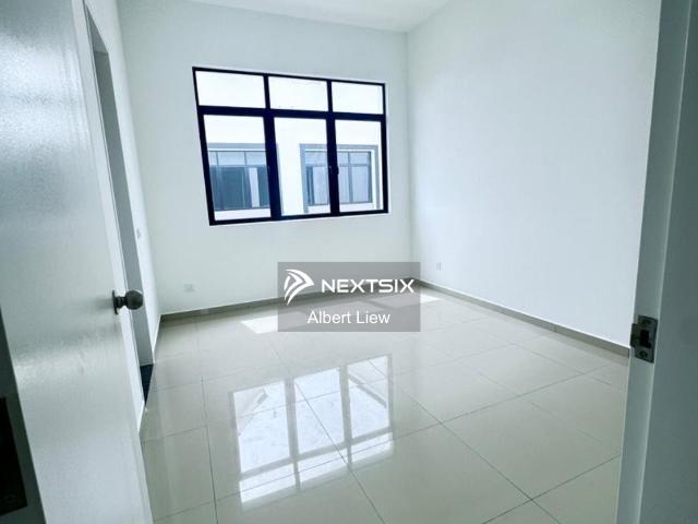 [Tip top condition] facing lake! Fully renovated! Fully extended! Fully furnished! Carporch Fully Tiles & Fully Covered! Delora Bandar Bukit Raja Klang 2.5 Storey House