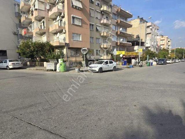 Tire Arslan Emlaktan 3+1 Köşe Konumda Satılık Daire