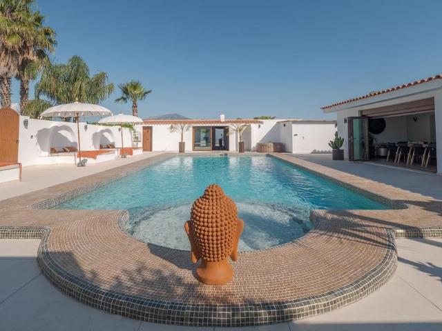 Título: vacío 318m² Coín