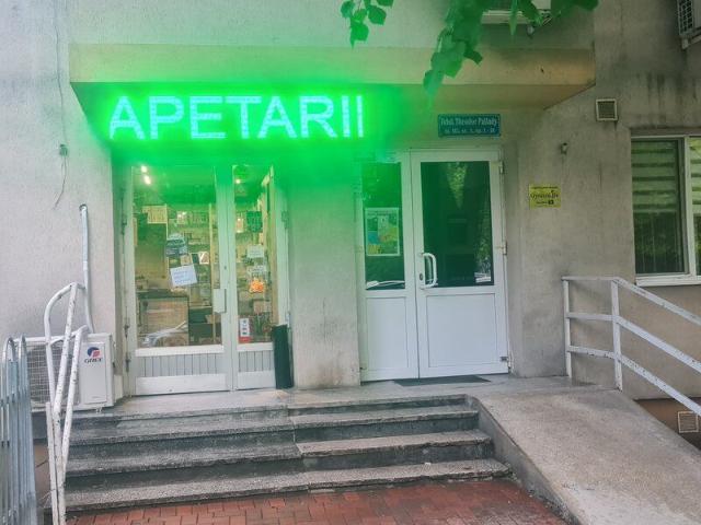 Titan, Trapezului, chiar la metrou 1 Decembrie