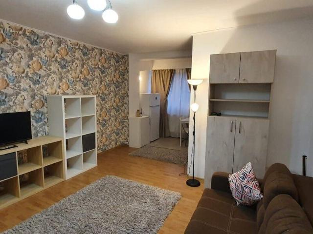 Titan, str. soldat Niculae T. Sebe, 8 minute metrou Titan, ac, tv, renovata