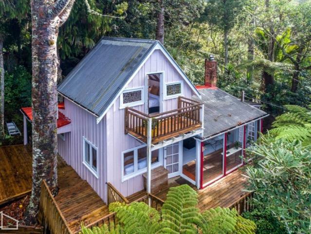 titirangi, 3 bedrooms