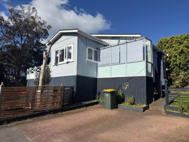 Titirangi, 3 bedrooms