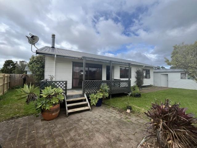 titirangi, 3 bedrooms
