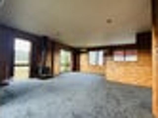 Titirangi, 3 bedrooms, $650 pw