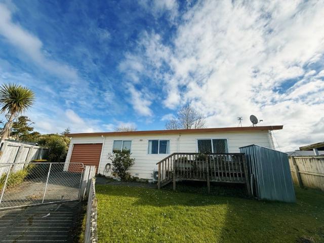 titirangi, 3 bedrooms