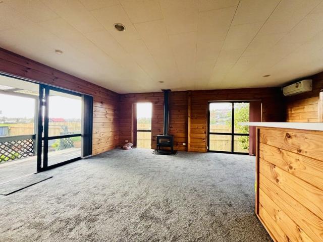 titirangi, 3 bedrooms