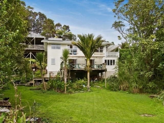 titirangi, 3 bedrooms