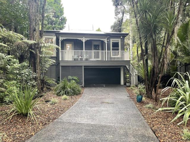 titirangi, 3 bedrooms