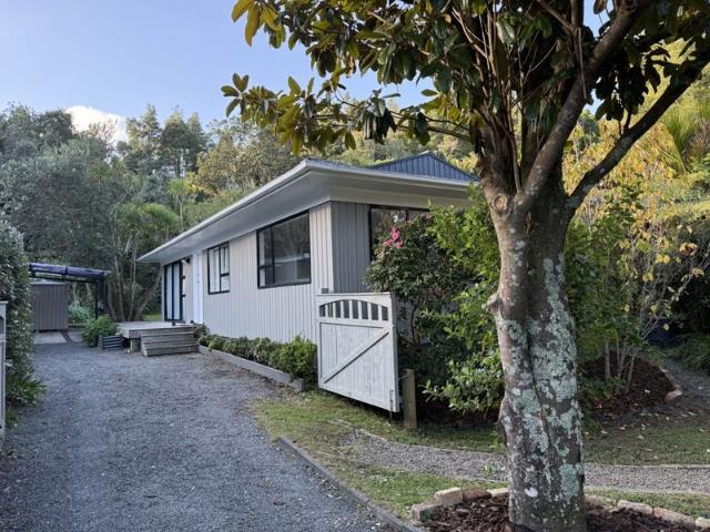 titirangi, 3 bedrooms