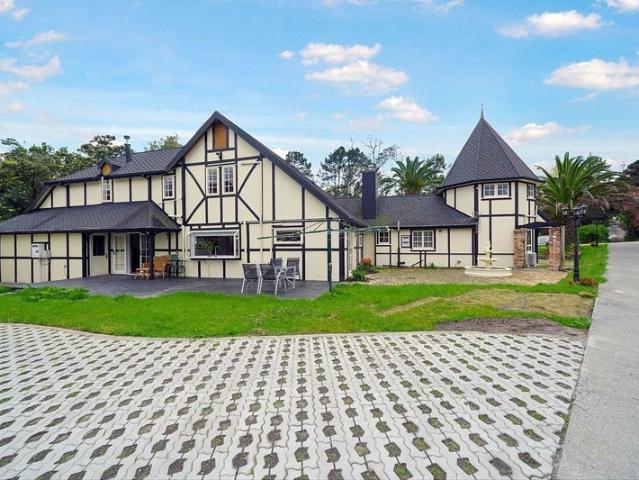 titirangi, 3 bedrooms