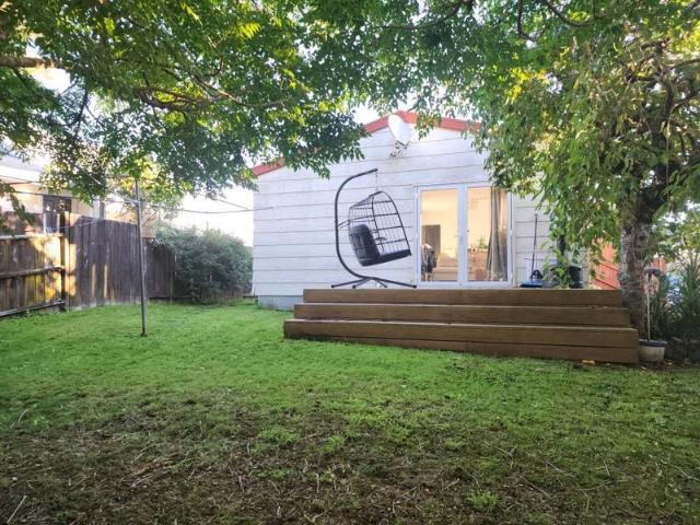 titirangi, 3 bedrooms