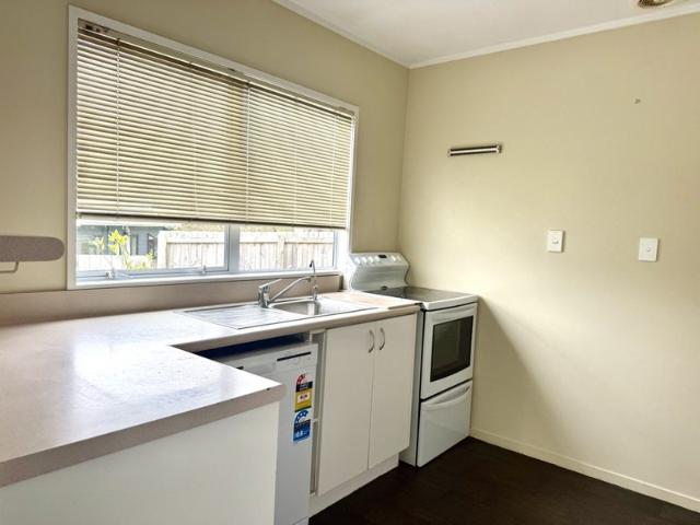 titirangi, 3 bedrooms