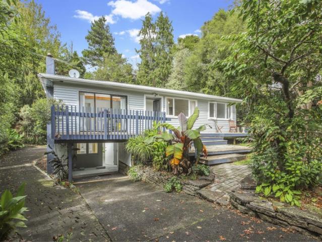 titirangi, 3 bedrooms