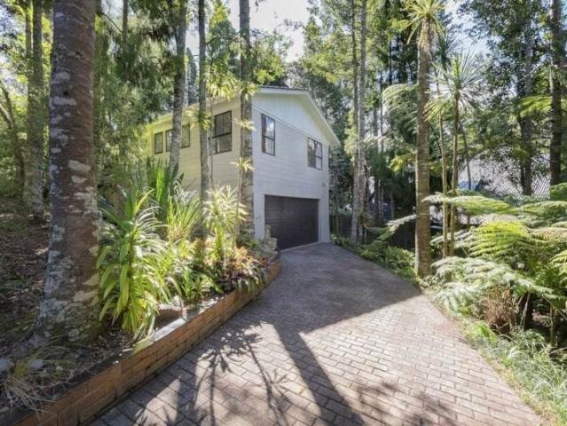 titirangi, 3 bedrooms