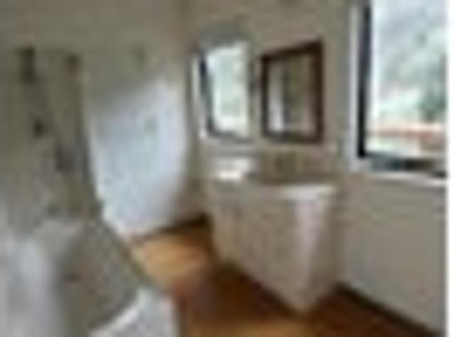 Titirangi, 2 bedrooms, $550 pw