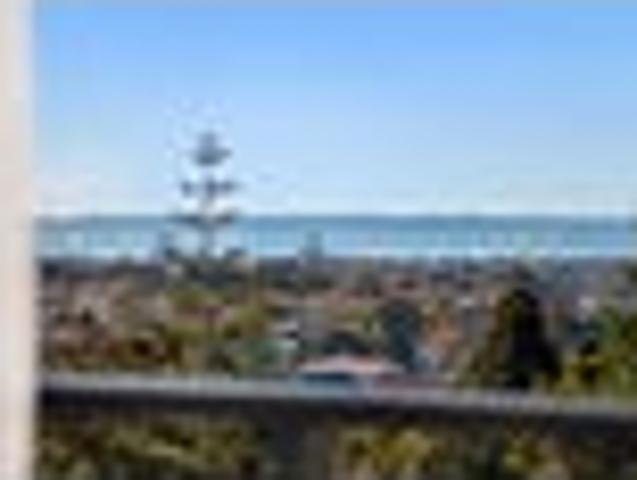 Titirangi, 2 bedrooms, $560 pw