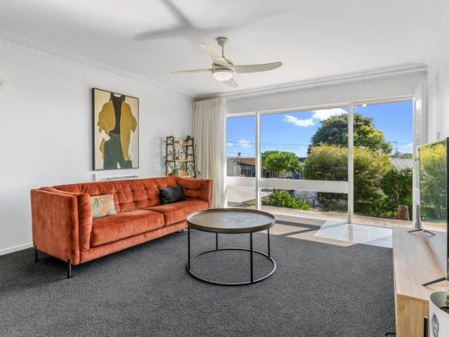 titirangi, 2 bedrooms