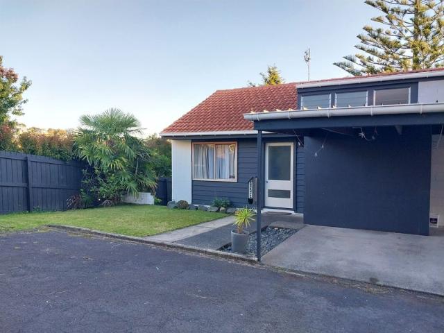 titirangi, 2 bedrooms