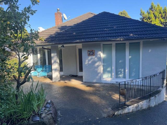 titirangi, 5 bedrooms