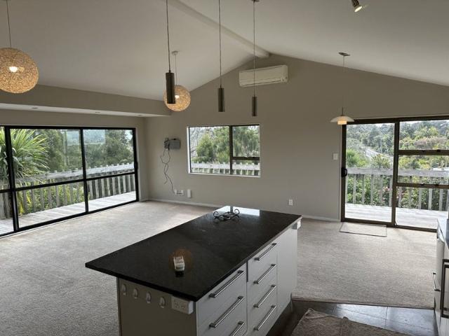 titirangi, 5 bedrooms