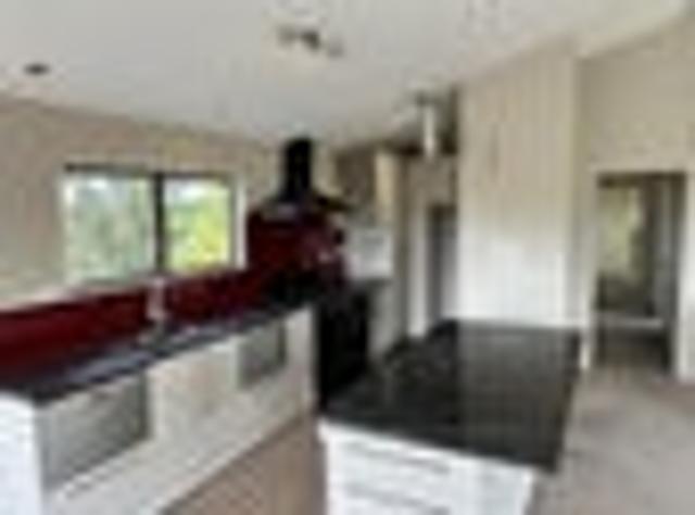 Titirangi, 5 bedrooms, $920 pw