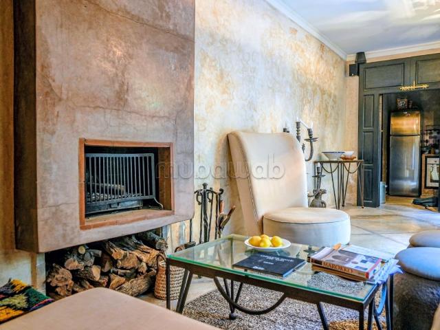 Titled 4 bedroom Riad Against Bahia Palace garden