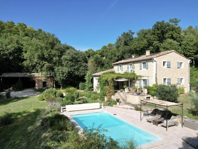 Titre: vide 280m² Uzès