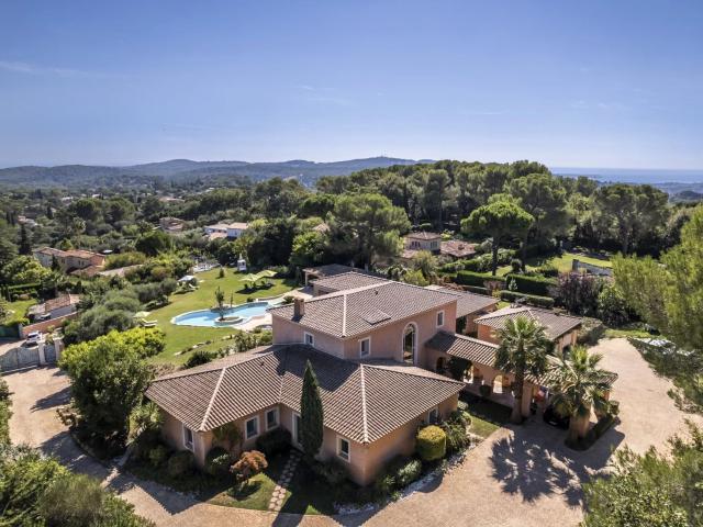 Titre: vide 570m² Mougins
