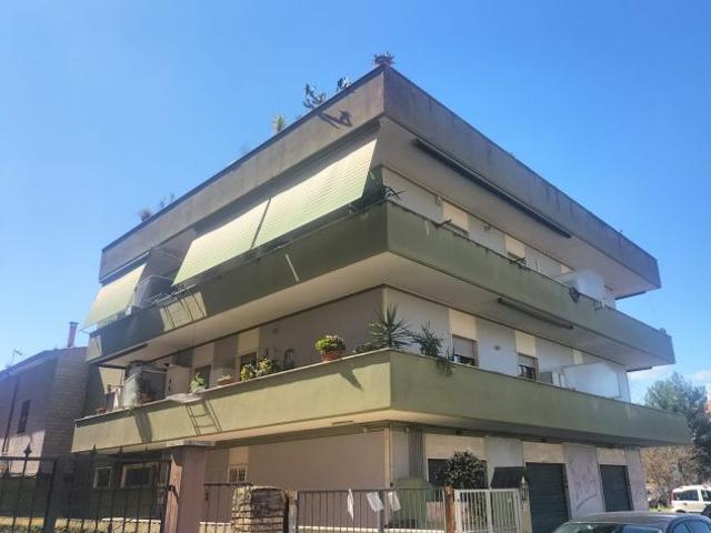 Tivoli, attico con terrazzo perimetrale