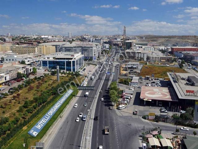 Tiyap'tan İkitelli Obs'de Cadde Üzeri Kiralık 700 + 2400 M2 Ofis