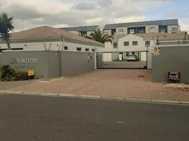 to let: 2 bedroom duplex in secure c.