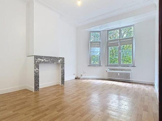 TO LET: 2 bedroom flat