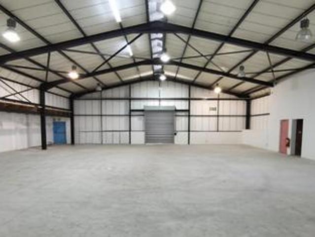 to let: 451m² warehouse, secure indu.