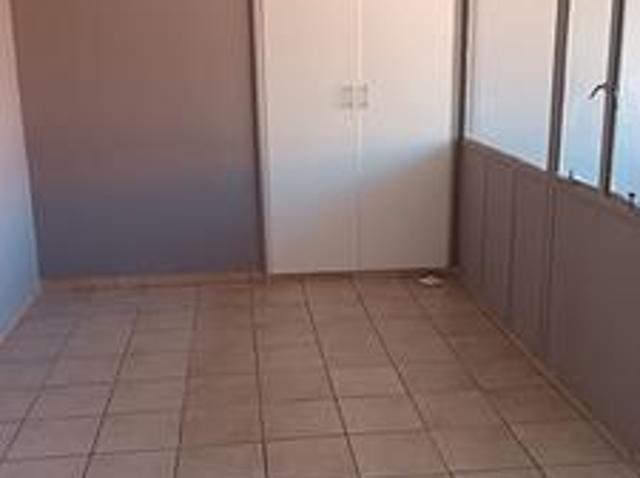 to let bachelor in morningside