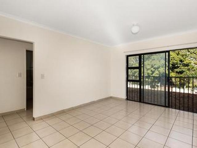to let: first floor secure 2 bedroom.