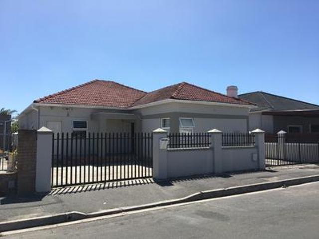 to let: flatlet situated in townsen.