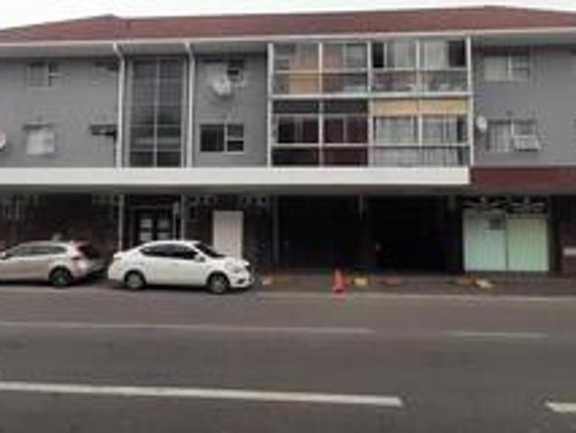 to let: modern batchelor apartment i.